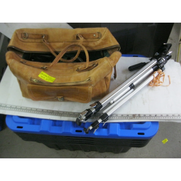 LEATHER CAMERA BAG W/TRIPOD