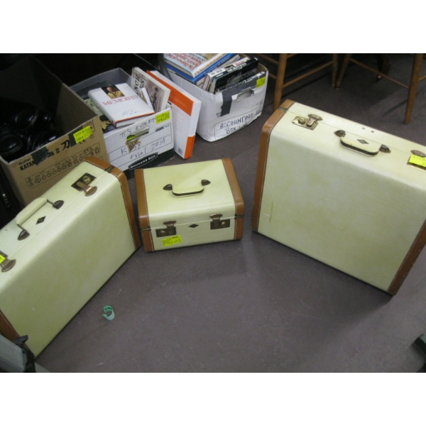 3 PIECE VINTAGE LUGGAGE SET & PURPLE PIECE OF LUGGAGE