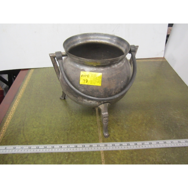 3 LEGGED CAULDRON TYPE POT