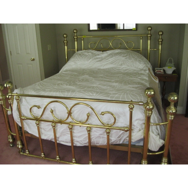 COMPLETE BRASS BED W/BOXSPRING & MATTRESS