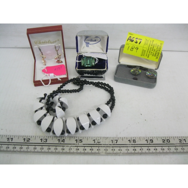 4 PIECES OF FASHION JEWELLERY