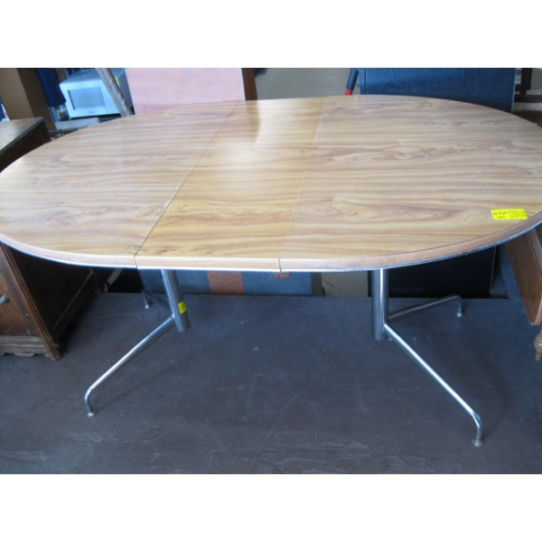 VINTAGE OVAL TABLE W/LEAF