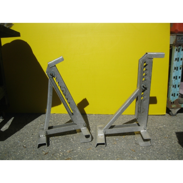 PR OF LADDER JACKS