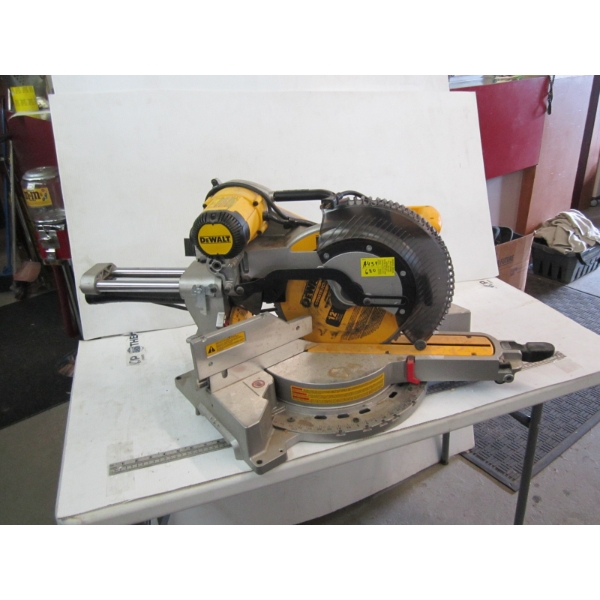 DEWALT 12" SLIDING COMPOUND MITER SAW