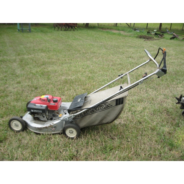 HONDA HRA214 SELF-PROPELLED GAS MOWER