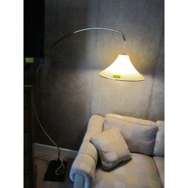 BRASS FLOOR LAMP