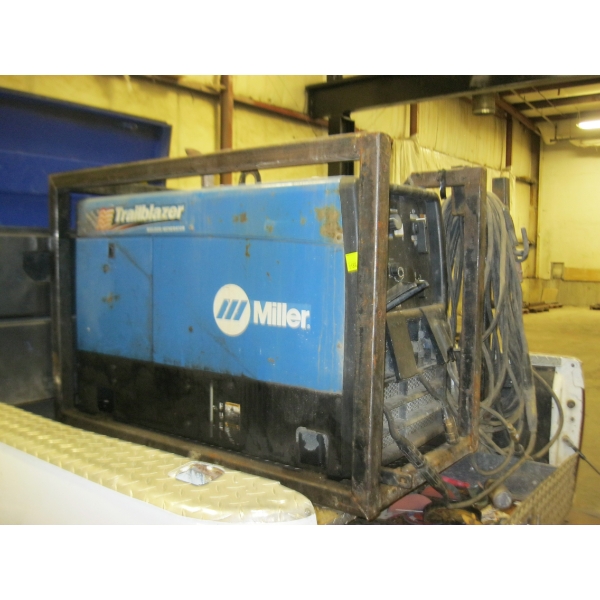 MILLER TRAILBLAZER 302 EFI WELDER,RUNNING,1837HRS,NEEDS BATTERY