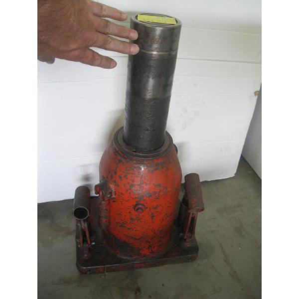 "AS IS" LG. HEAVY DUTY HYDRAULIC JACK