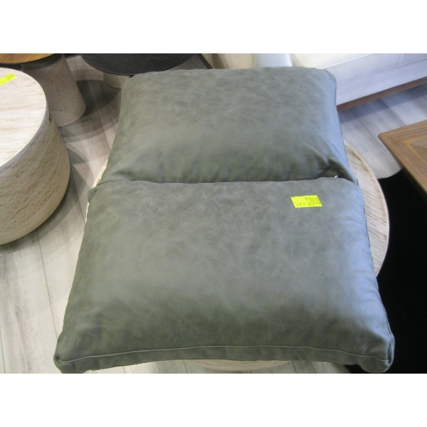 2 GREEN CUSHIONS