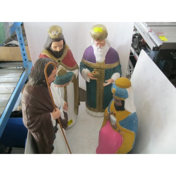 7 PLASTIC FIGURINES