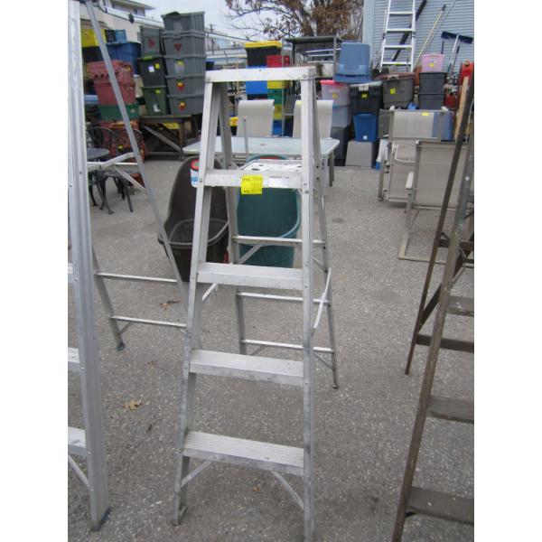 5' ALUMINUM STEPLADDER
