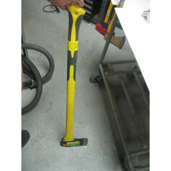 FIBREGLASS HANDLED AXE