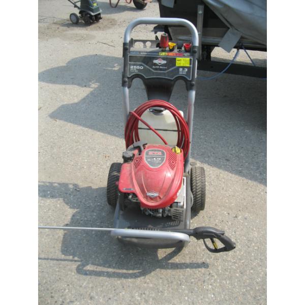 BRIGGS & STRATTON ELITE SERIES 2500 MAX PSI PRESSURE WASHER