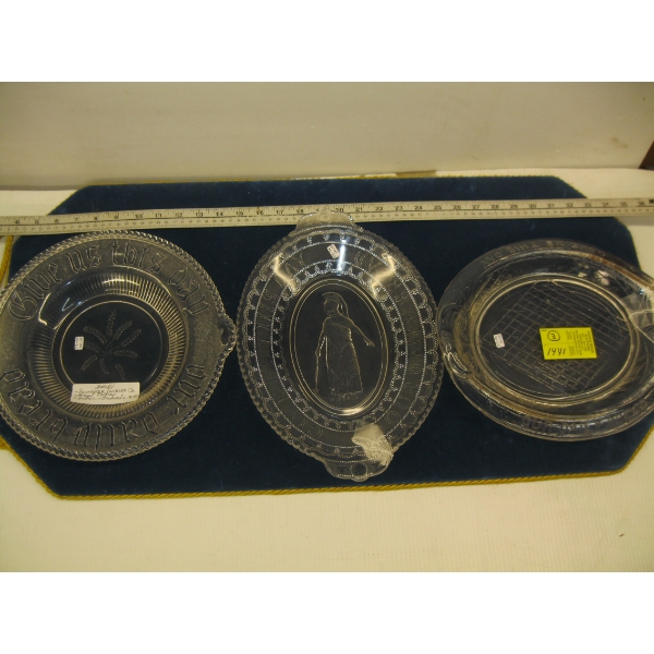 3 VINTAGE GLASS PLATES & STANDS
