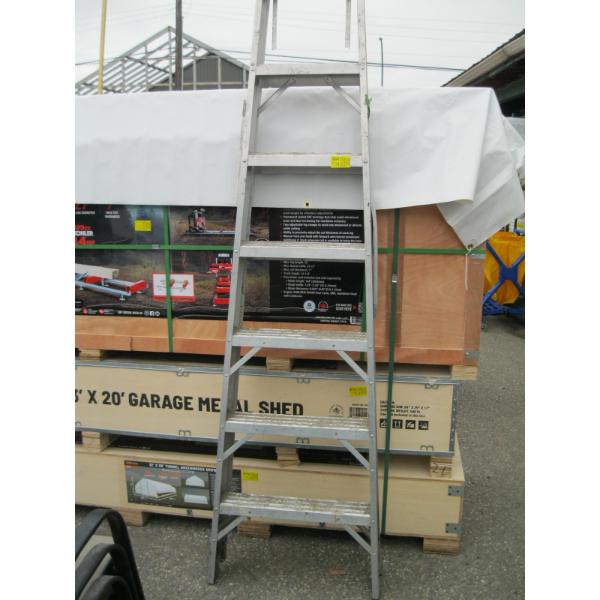 8' ALUMINUM STEPLADDER