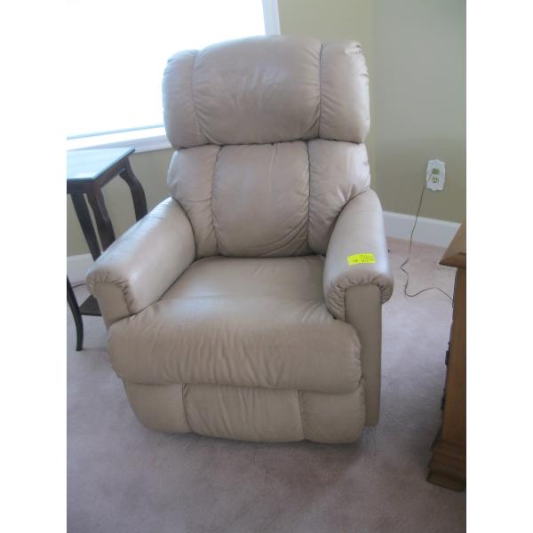 LEATHER LAZY BOY RECLINER