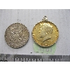 Image 2 : 2 1964 AMERICAN 1/2 DOLLARS - 1 MADE INTO PENDANT