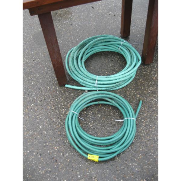 2 GARDEN HOSES - MISSING 1 END