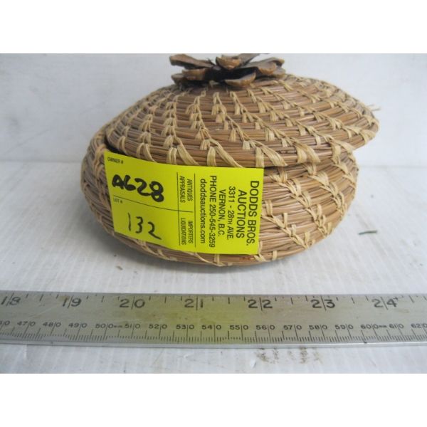 HANDWOVEN PINE NEEDLE BASKET W/LID