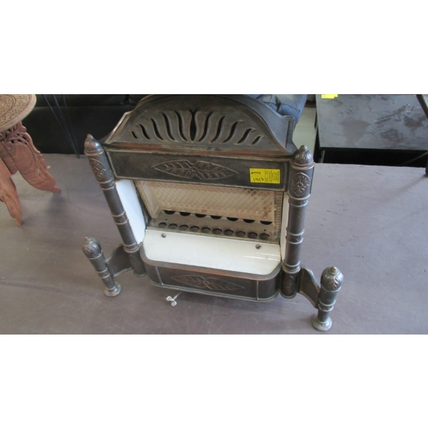 DECORATIVE VINTAGE ELECTRIC HEATER/FIREPLACE