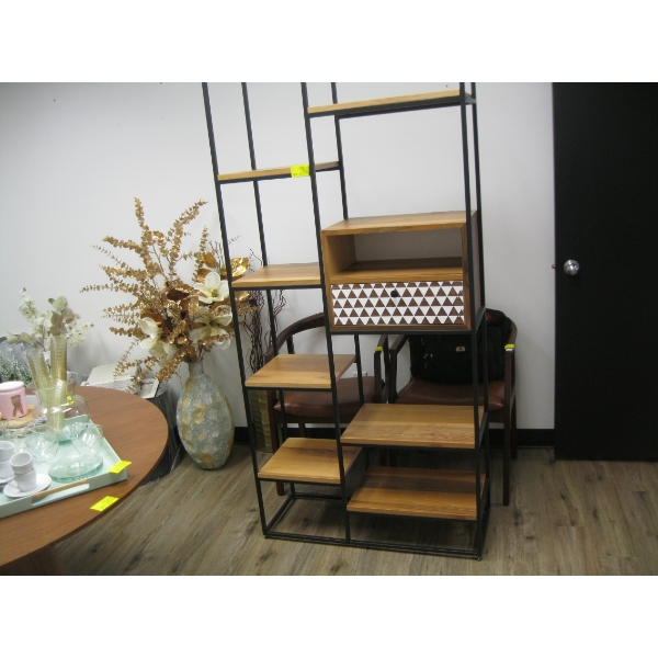 METAL & WOOD SHELF UNIT - CHIP ON ONE SHELF