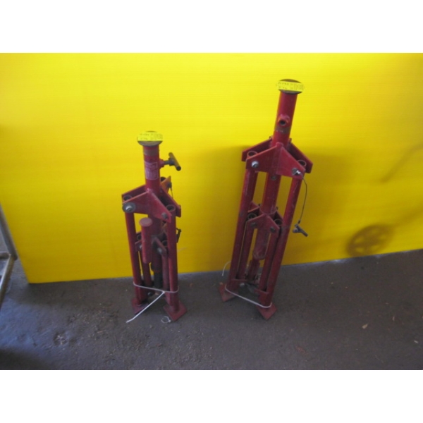 2 TRIPOD STANDS