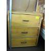 Image 2 : 3 DRAWER DRESSER