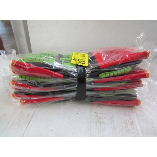 4 NEW PAIR OF SZ 9 GLOVES