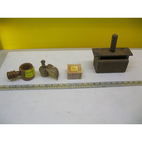 3 WOODEN PRESSES & A CERAMIC PRESS