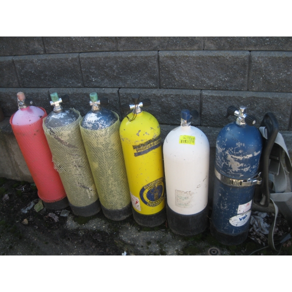 6 DIVING TANKS