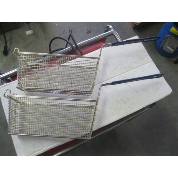 2 FRYER BASKETS