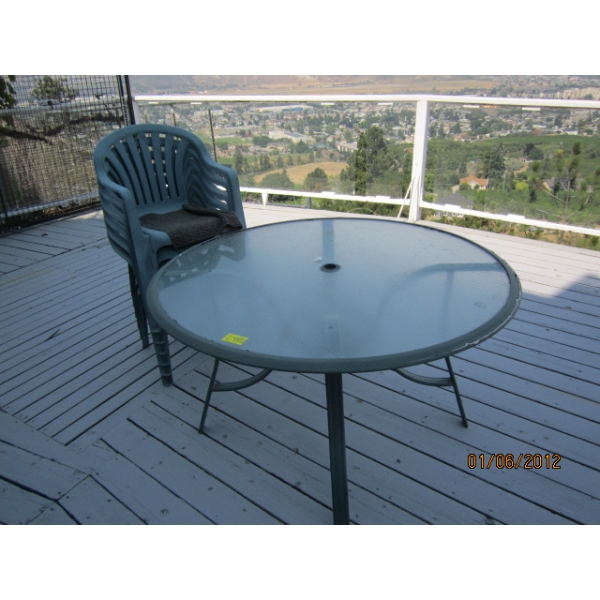 GREEN TABLE W/6 CHAIRS