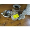 Image 1 : 4 PIECES OF POTTERY