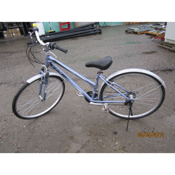 CCM LADIES FRONT SUSPENSION MOUNTAIN BIKE W/FENDERS