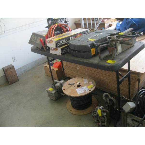 SM. 4' FOLDING TABLE