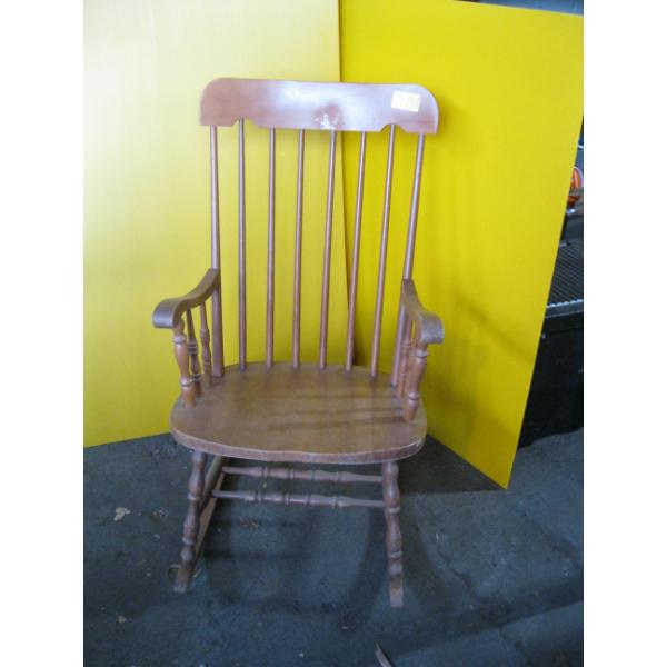 MAPLE ROCKING CHAIR