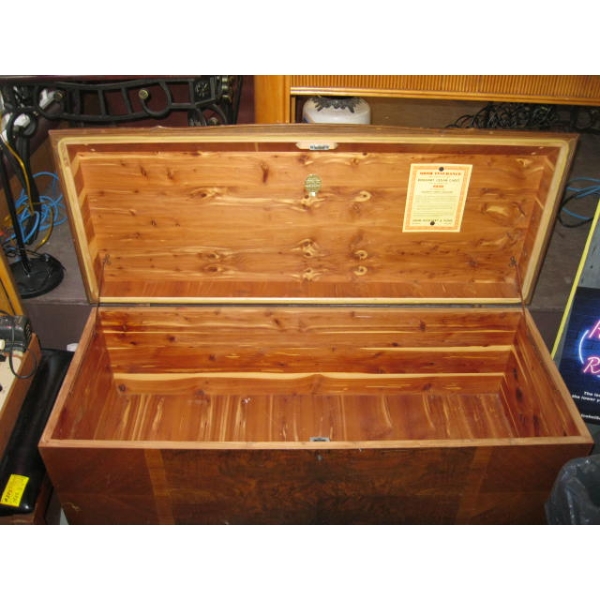 CEDAR LINES WATERFALL STYLE CHEST W/DRAWER