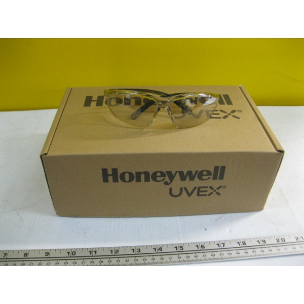 10 NEW PAIR OF SAFETY GLASSES