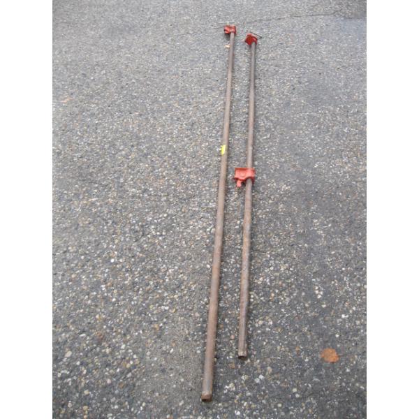 2 LONG WOOD CLAMPS