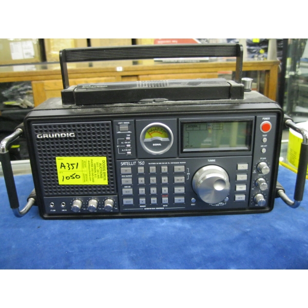GRUNDIG SATELLITE 750 MULTI BAND RADIO