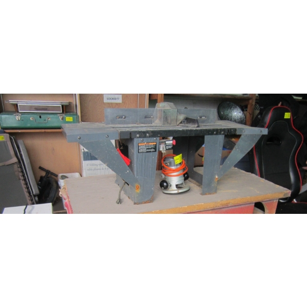 ROUTER TABLE W/BLACK & DECKER ROUTER