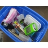 Image 2 : TOTE W/BROILER PAN, UTENSILS, CUTTING BOARD, GRATER, ETC.