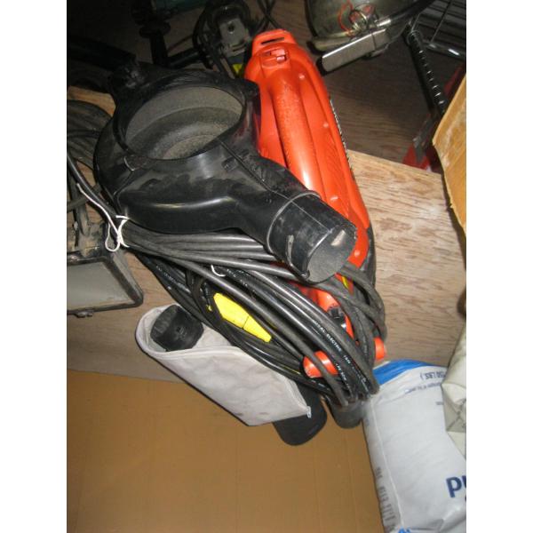 BLACK & DECKER ELECTRIC BLOWER VAC W/EXTENSION CORD