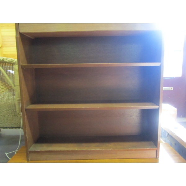 SMALL SHELF UNIT