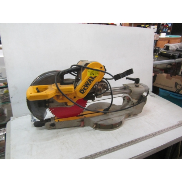 DEWALT SLIDING COMPOUND MITER SAW