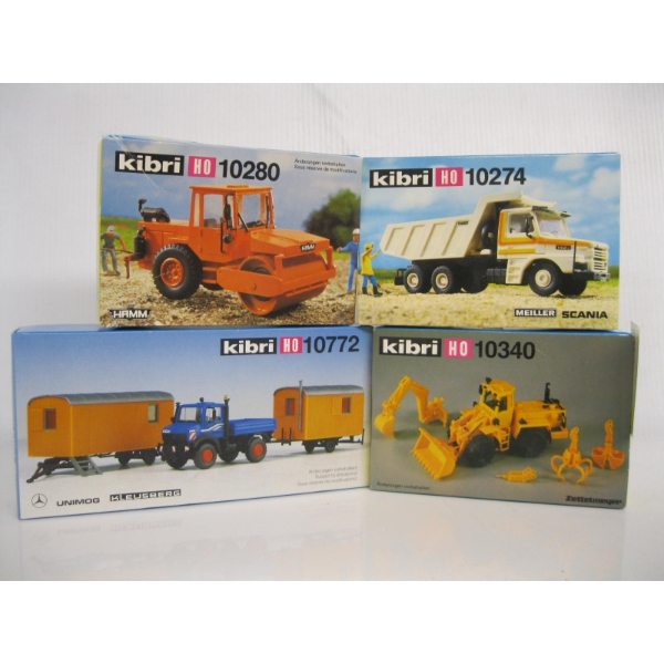4 HO SIZE TRUCKS & MACHINERY