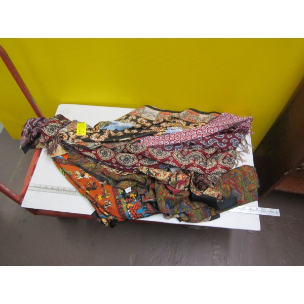 BUNDLE OF SCARVES