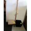 Image 1 : 2 FOOTSTOOLS & FLOOR TO CEILING FLOOR LAMP