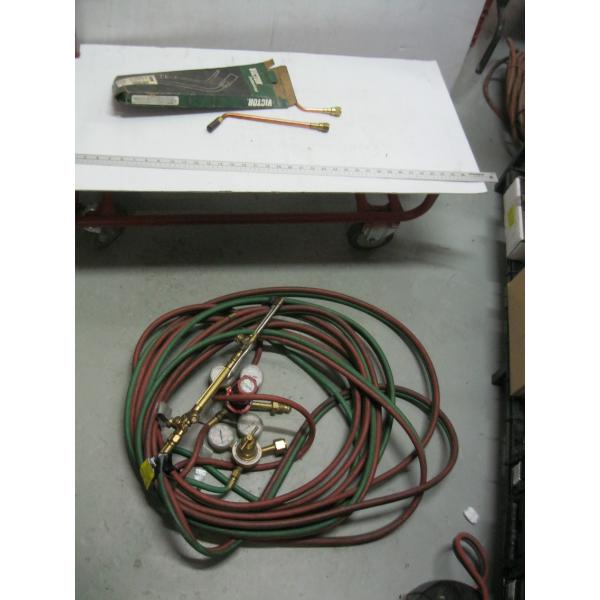 OXY ACETYLENE TORCH KIT W/HOSES, GAUGES & CUTTING TORCH