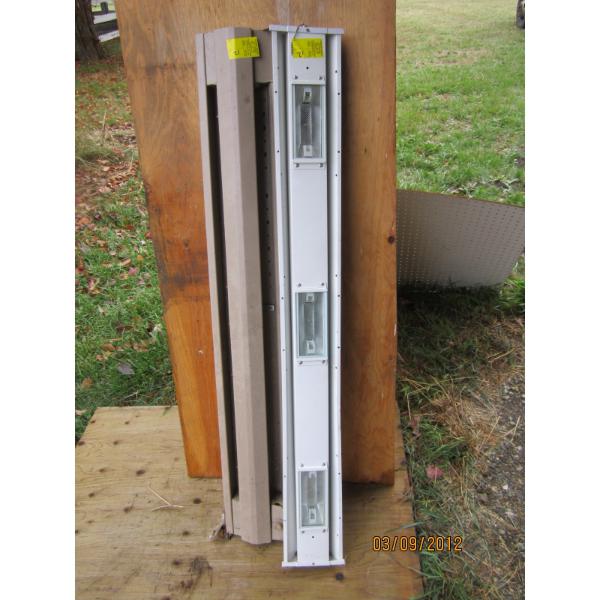 4' LIGHT FIXTURE & 4' BASEBOARD HEATER